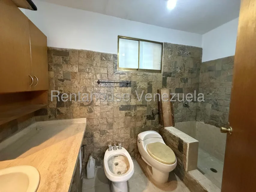 Apartamento (Duplex) en Venta en La Florida, Distrito Metropolitano - 31