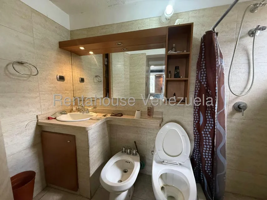 Apartamento (Duplex) en Venta en La Florida, Distrito Metropolitano - 32