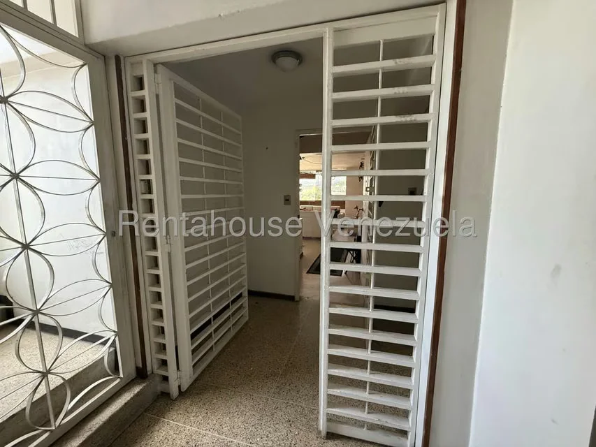 Apartamento (Duplex) en Venta en La Florida, Distrito Metropolitano - 37