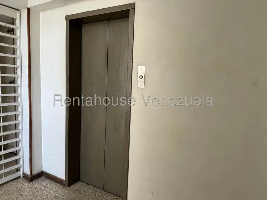 Apartamento (Duplex) en Venta en La Florida, Distrito Metropolitano - 38
