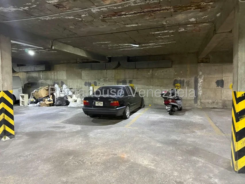 Apartamento (Duplex) en Venta en La Florida, Distrito Metropolitano - 39