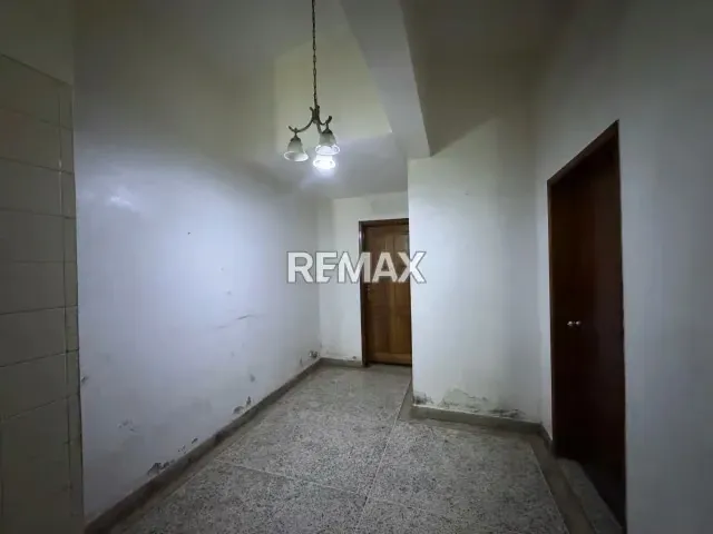 Casa con Locales en venta, Urb Casacoima, Municipio Carirubana, Estado Falcon - 3
