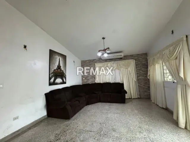 Casa con Locales en venta, Urb Casacoima, Municipio Carirubana, Estado Falcon - 7