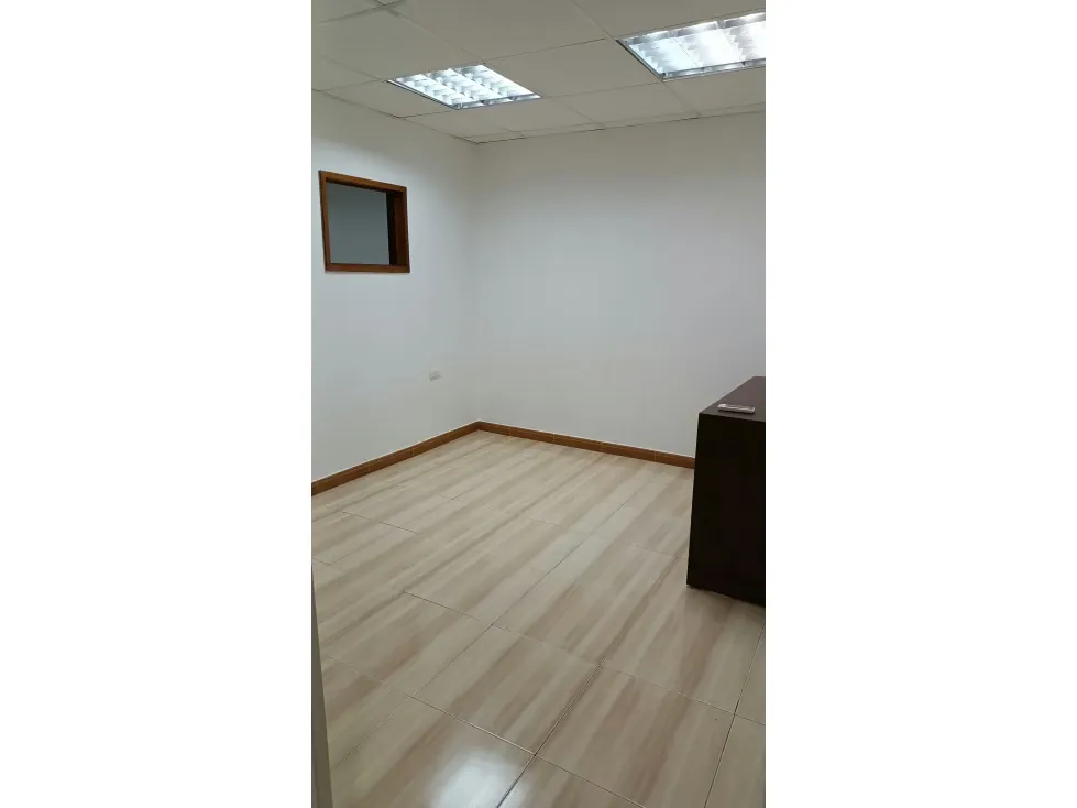 Alquilo Oficina / Cubiculo, 9m², sala de espera, baño, Chacaito 7118 - 3