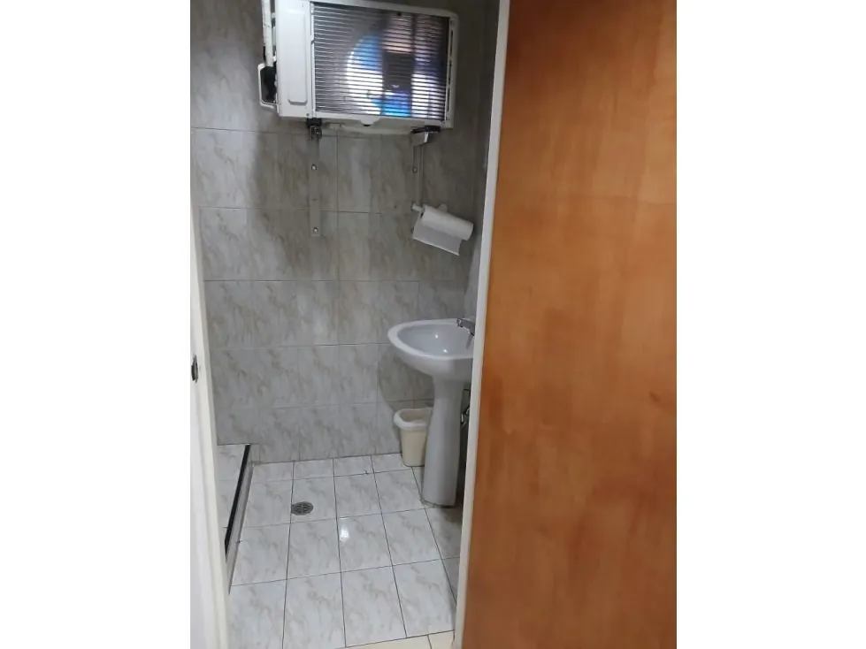 Alquilo Oficina / Cubiculo, 9m², sala de espera, baño, Chacaito 7118 - 8