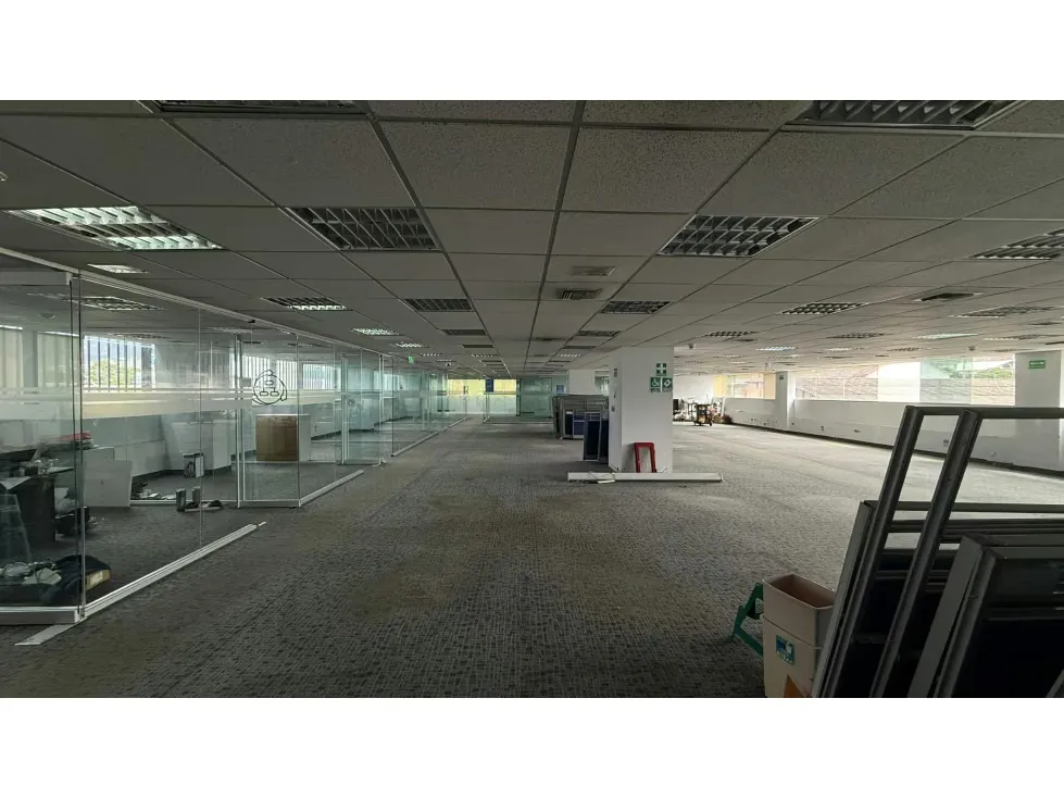 Se Alquila Oficina 1500m² Los Ruices - 4