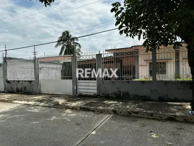 VENDO CASA QUINTA LOS CAOBOS