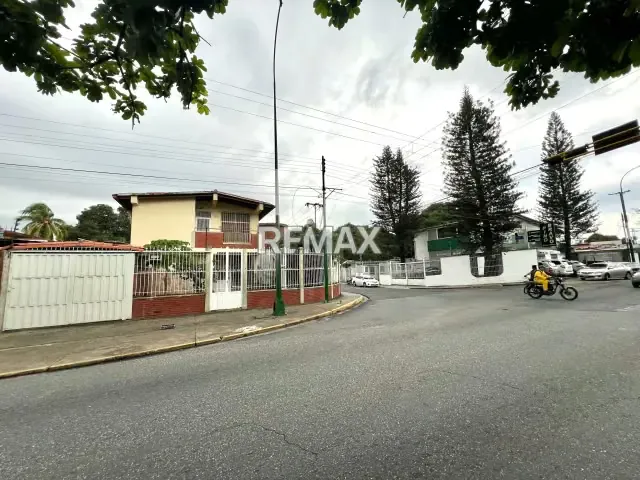 ¡Gran Oportunidad! Quinta Residencial y Comercial en Araure - 2