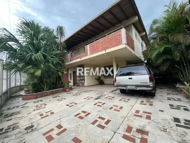 ¡Gran Oportunidad! Quinta Residencial y Comercial en Araure - 4