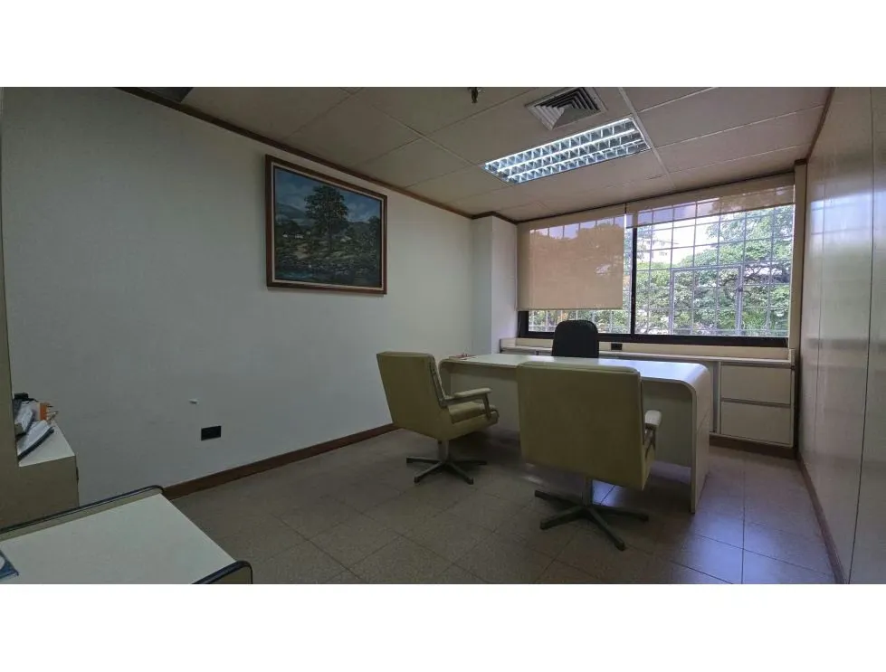 Alquilo oficina amoblada 50m2 Centro Profesional el Paraiso 8399