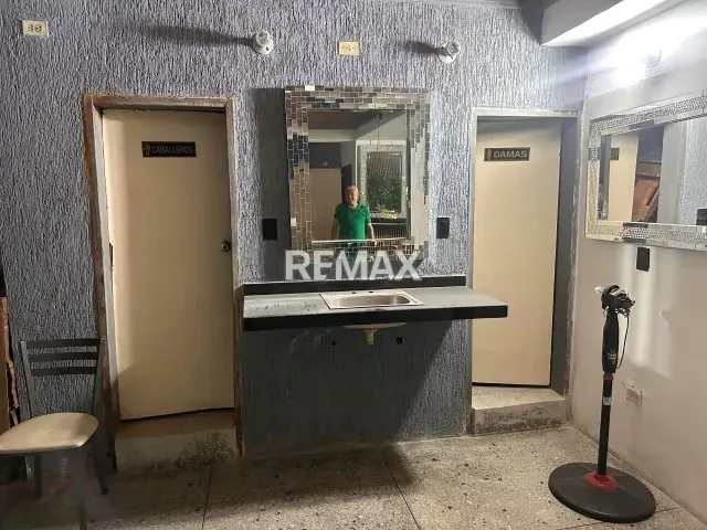 VENDO LOCAL COMERCIAL CENTRICO - 7