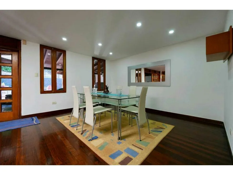 Hermosa casa en venta ubicada en Cumbres de Curumo BARUTA - 8