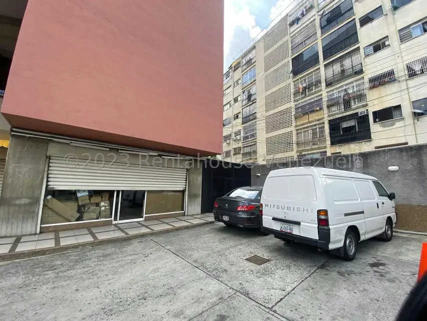 Comercial (Edificio) en Venta en Los Dos Caminos, Distrito Metropolitano - 2