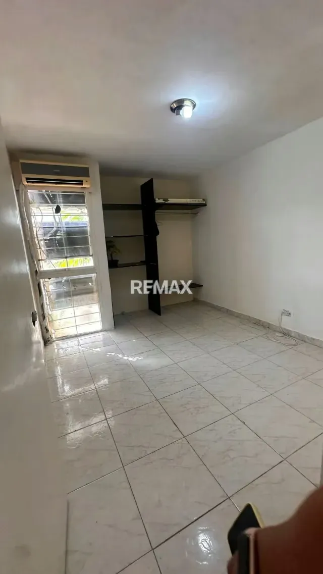 EN VENTA APARTAMENTO PARA MODERNIZAR UBICADO EN PISO BAJO EN RESIDENCIAS BOSQUE DEL REMANSO AV. COSTANERA NVA BARCELONA - 11