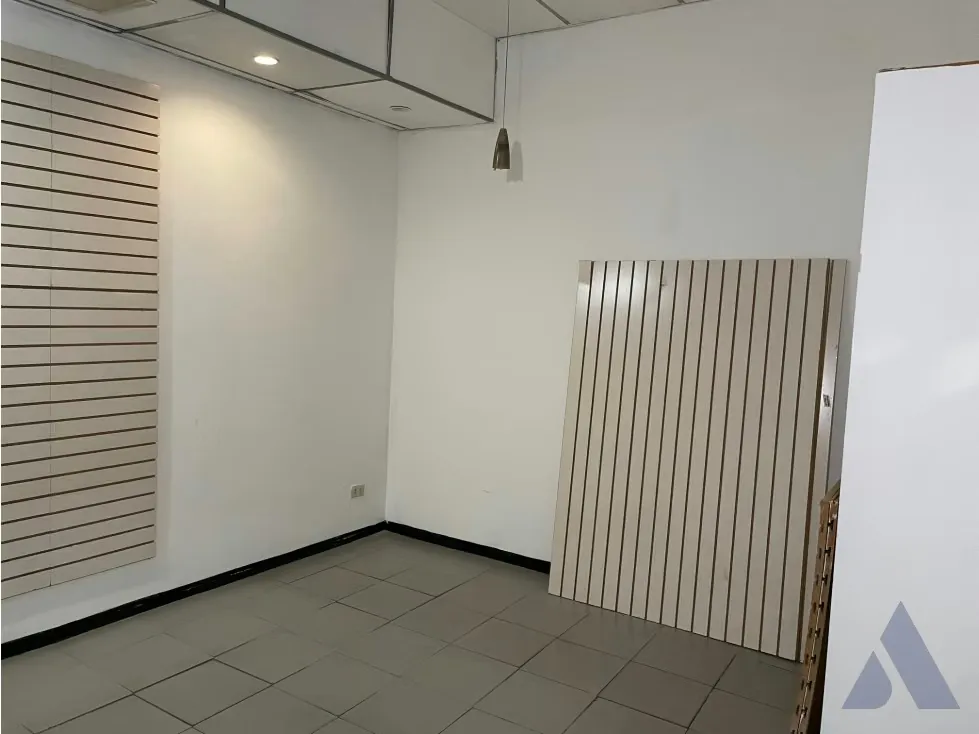 Se vende local comercial 18m2 Centro Plaza 1288 - 2