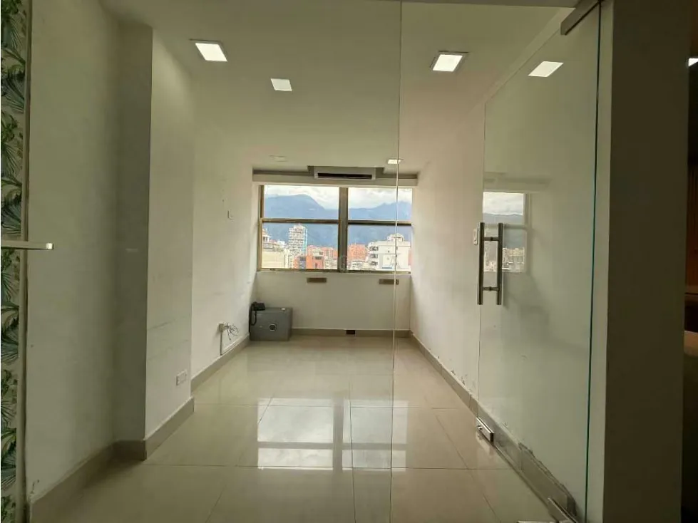 OFICINA EN VENTA EN SABANA GRANDE - 2