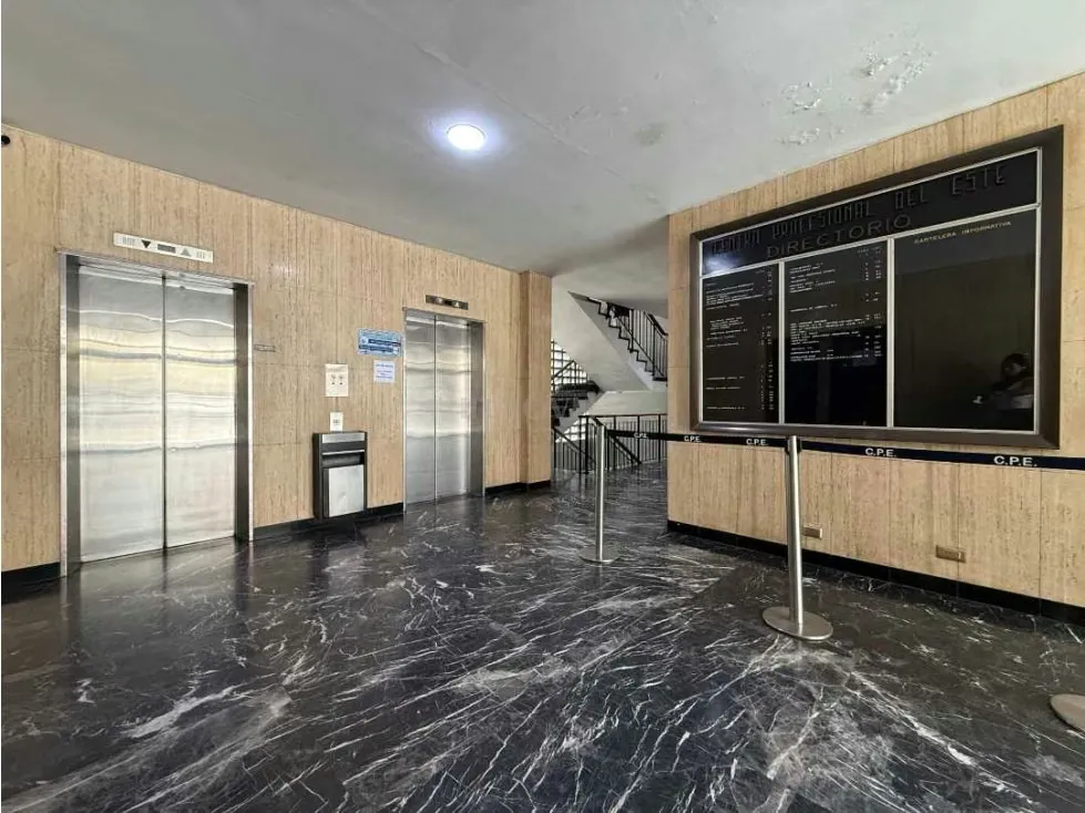 OFICINA EN VENTA EN SABANA GRANDE - 8