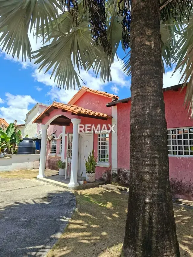 EN VENTA CASA UBICADA EN LA URB. VALLE DE LUNA, SECTOR TIPURO - 17
