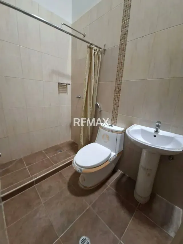 EN VENTA CASA UBICADA EN LA URB. VALLE DE LUNA, SECTOR TIPURO - 3