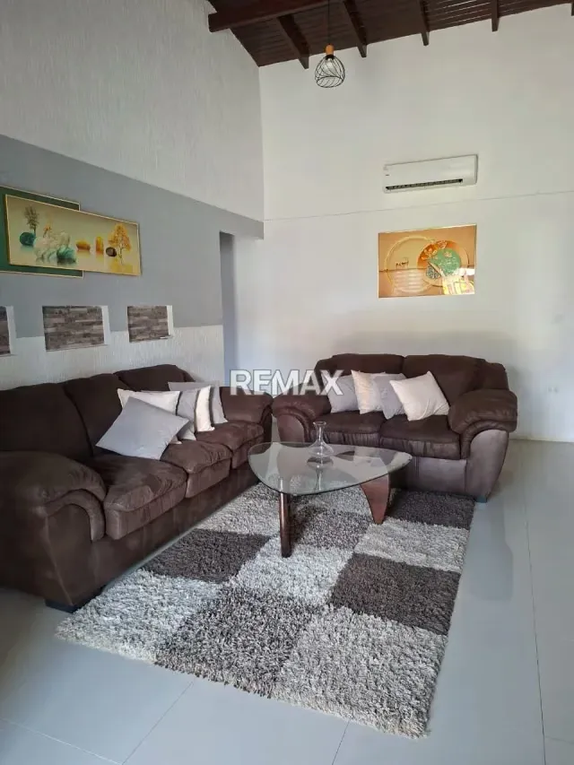 EN VENTA CASA UBICADA EN LA URB. VALLE DE LUNA, SECTOR TIPURO - 8