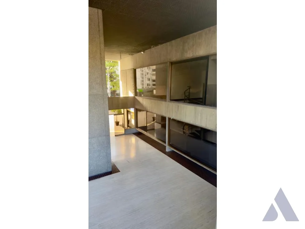 Alquilo oficina 130m2 Las Mercedes 7588