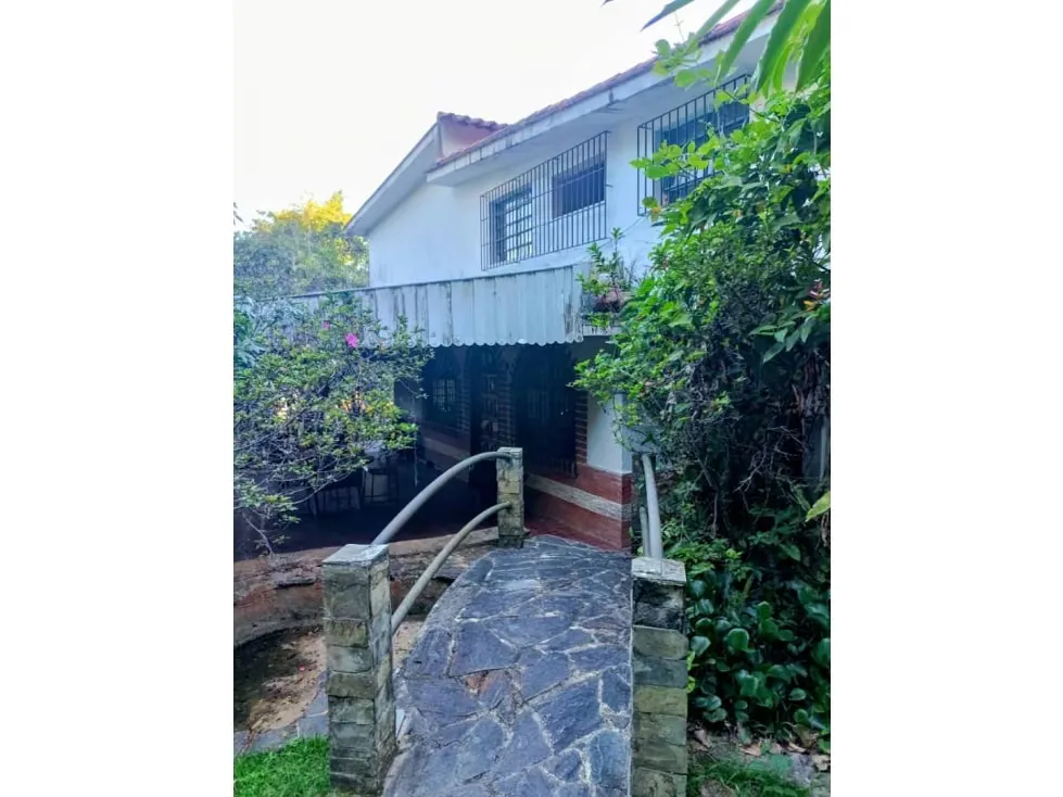 VENTA CASA EN CLUB HIPICO LOS TEQUES, 1700M2, 5 HAB, 3 BAÑOS, 6 P/E