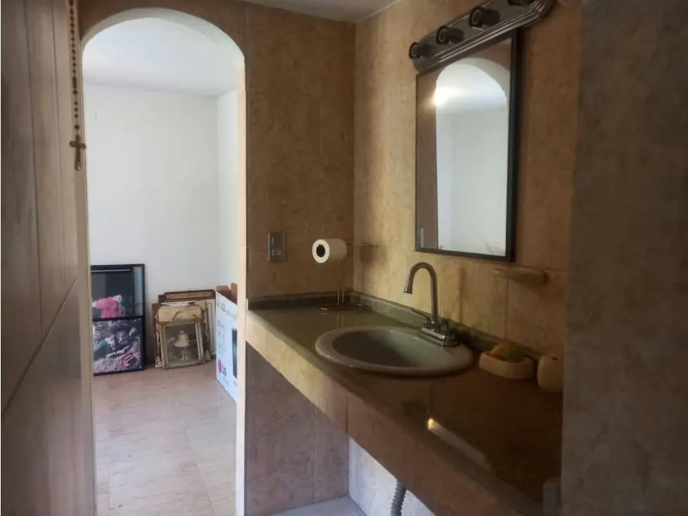 VENTA CASA EN CLUB HIPICO LOS TEQUES, 1700M2, 5 HAB, 3 BAÑOS, 6 P/E - 8