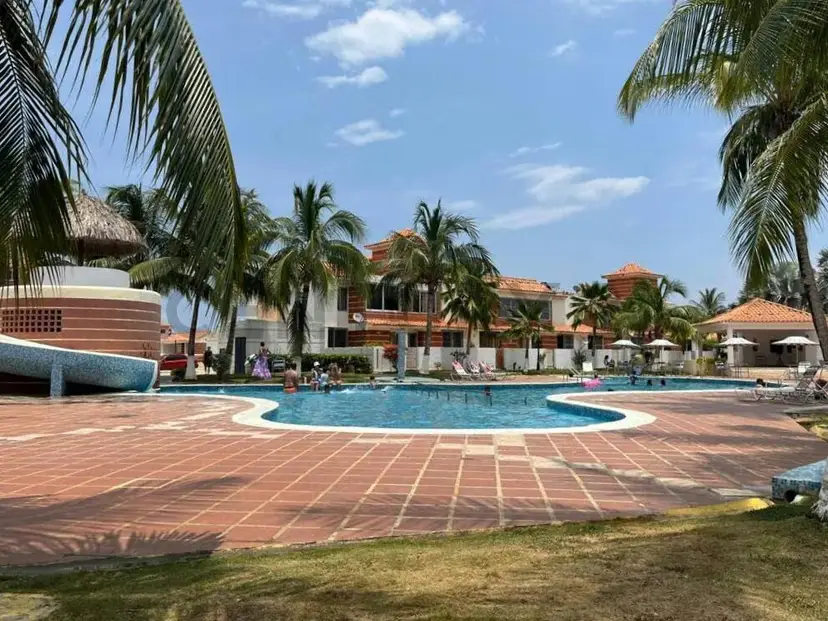UN REFUGIO CERCA DEL MAR EN TUCACAS