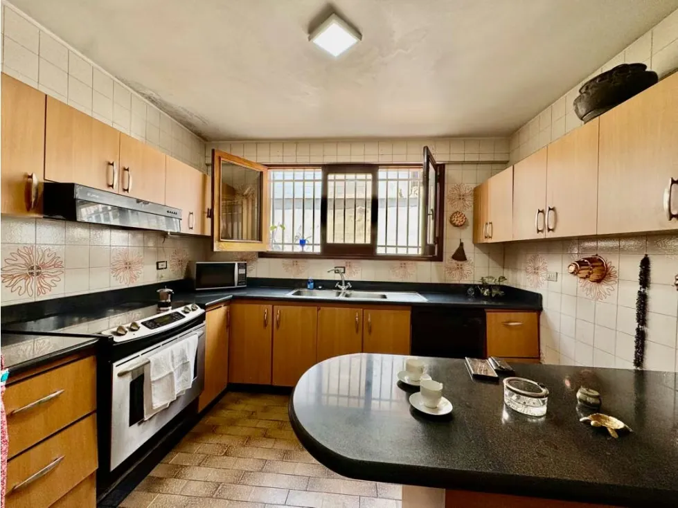 Se vende casa 900m2 4h+s+anexo Colinas de Tamanaco - 13