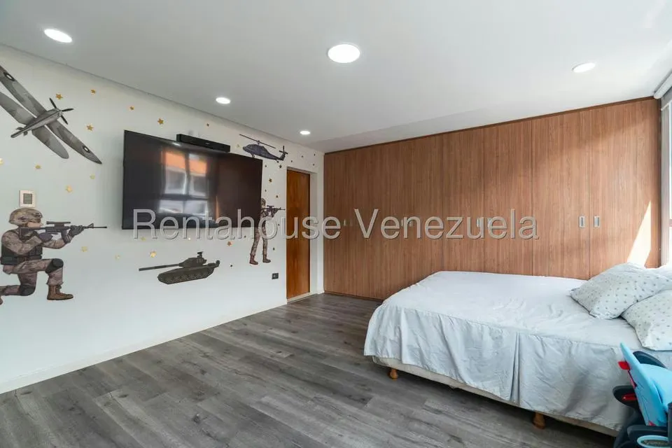Casa (Multipes Niveles) en Venta en Santa Eduvigis, Distrito Metropolitano - 25