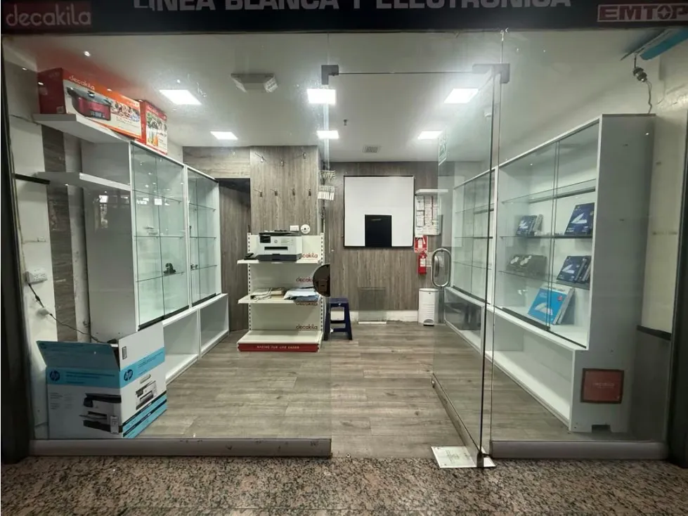 Se vende local a pie de calle 12mts+12mts Lomas de la Lagunita 2543