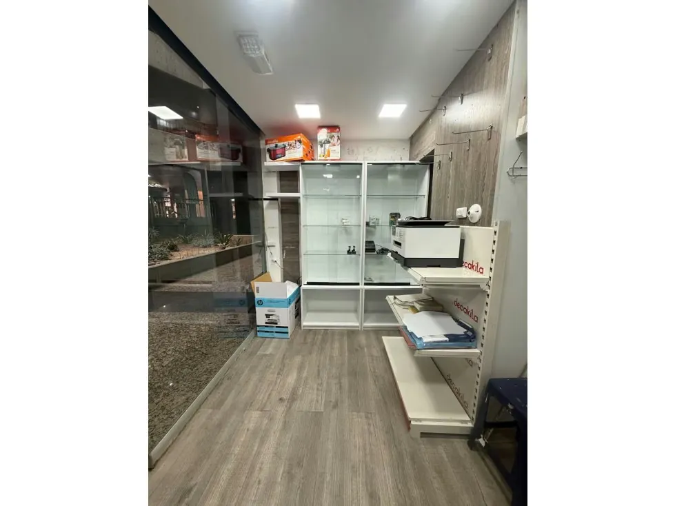 Se vende local a pie de calle 12mts+12mts Lomas de la Lagunita 2543 - 2