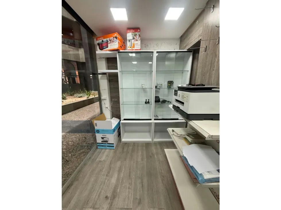 Se vende local a pie de calle 12mts+12mts Lomas de la Lagunita 2543 - 4