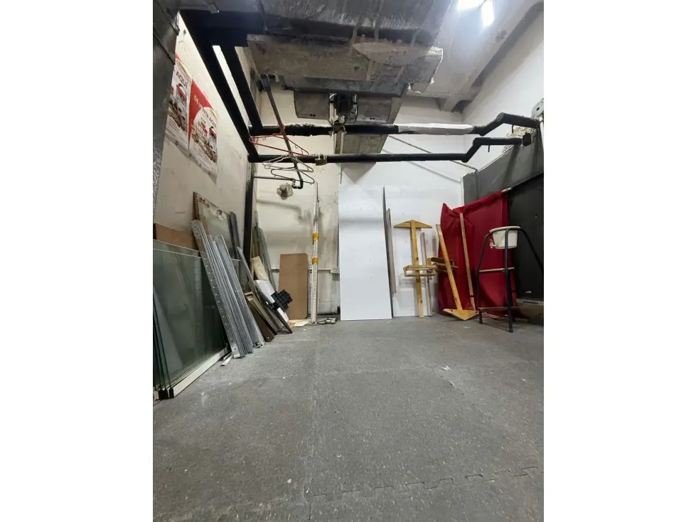 Se vende local a pie de calle 12mts+12mts Lomas de la Lagunita 2543 - 6