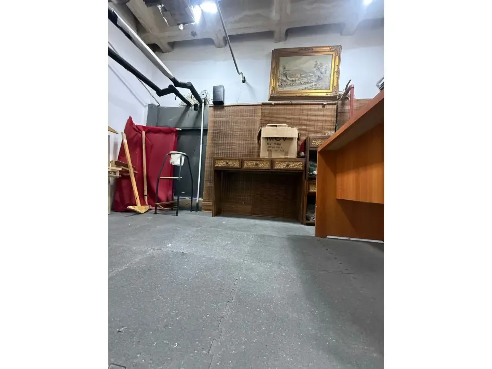 Se vende local a pie de calle 12mts+12mts Lomas de la Lagunita 2543 - 7