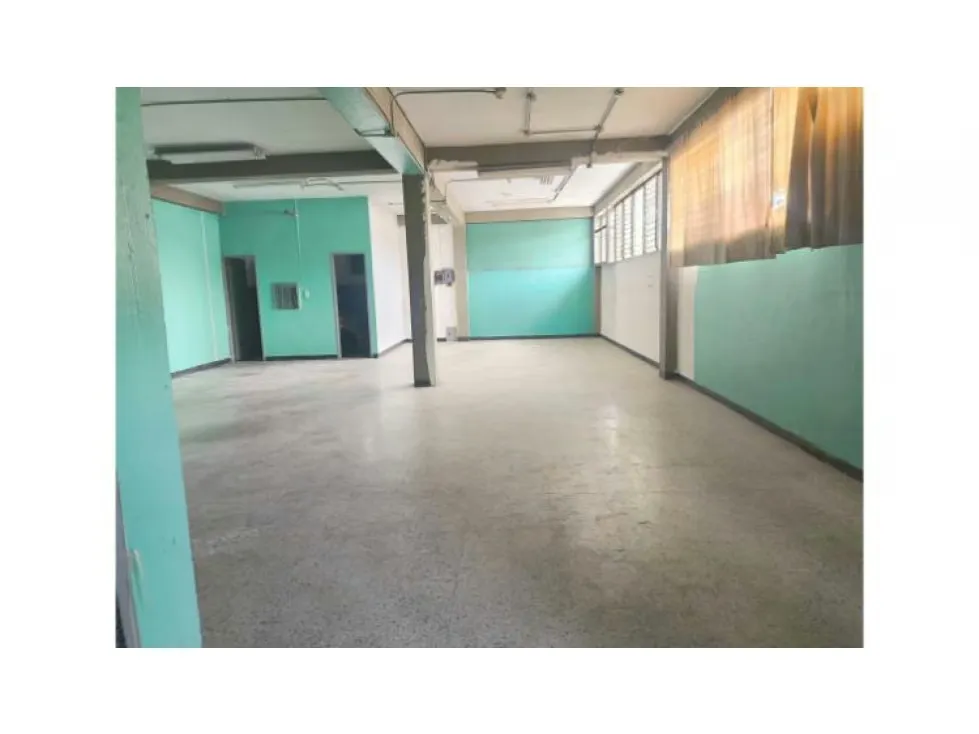 Alquilo depósito/galpon 130m2 El Llanito 4724