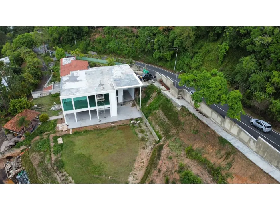CASA - CERRO VERDE - 1000 Mts2 - 3