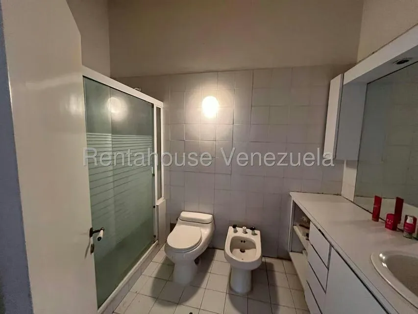 Casa (Multipes Niveles) en Venta en Prados del Este, Distrito Metropolitano - 37