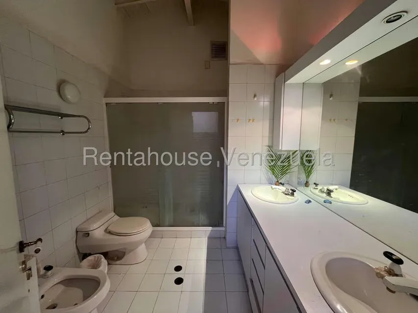 Casa (Multipes Niveles) en Venta en Prados del Este, Distrito Metropolitano - 39
