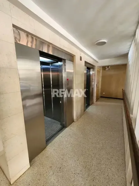 Se vende Apartamento en Edificio Neptuno, Sector la Lago - 11