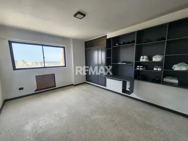 Se vende Apartamento en Edificio Neptuno, Sector la Lago - 16
