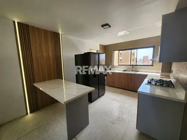 Se vende Apartamento en Edificio Neptuno, Sector la Lago - 2