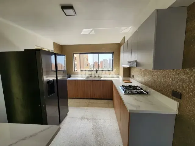 Se vende Apartamento en Edificio Neptuno, Sector la Lago - 5