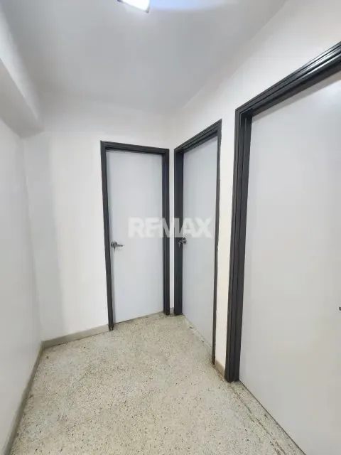 Se vende Apartamento en Edificio Neptuno, Sector la Lago - 6