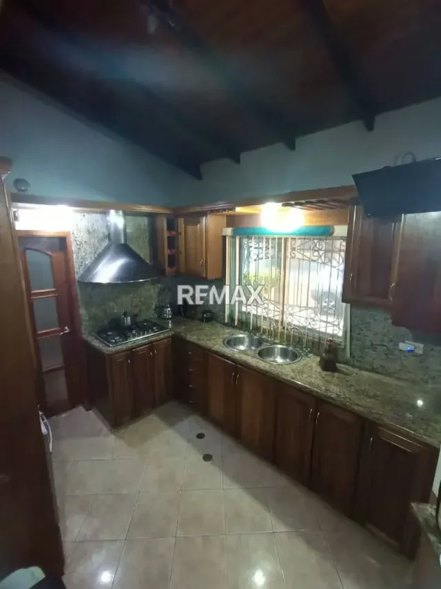 EN VENTA CASA UBICADA EN URB LAS DELICIAS I, SECTOR LOS SAMANES - 12
