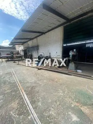 En Venta Galpón en Zona Industrial I