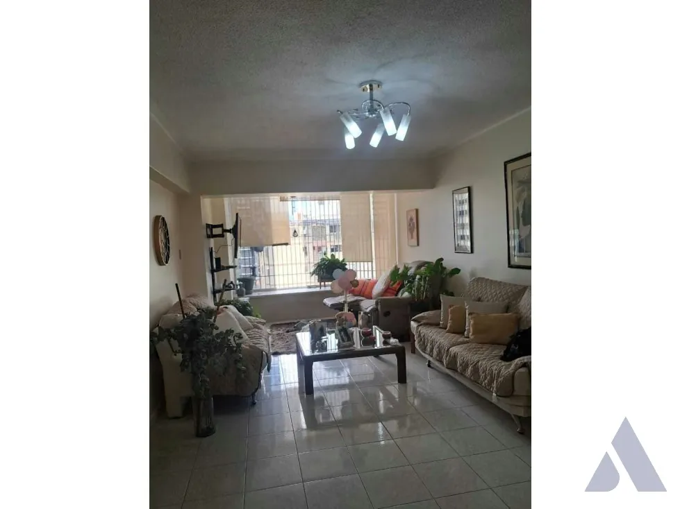 Vendo apartamento en calle cerrada 104m2 El Marqués 7690 - 8