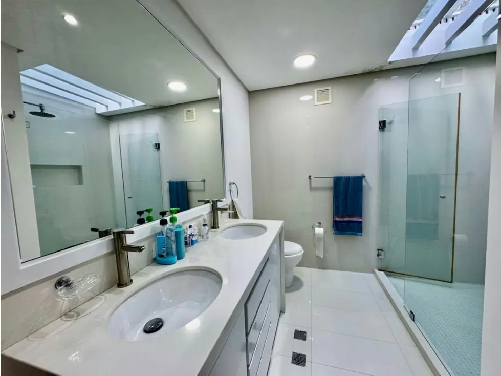 Se vende PB 389m2 +221m2 jardín 4h+s/6b/2p Santa Rosa de Lima - 26