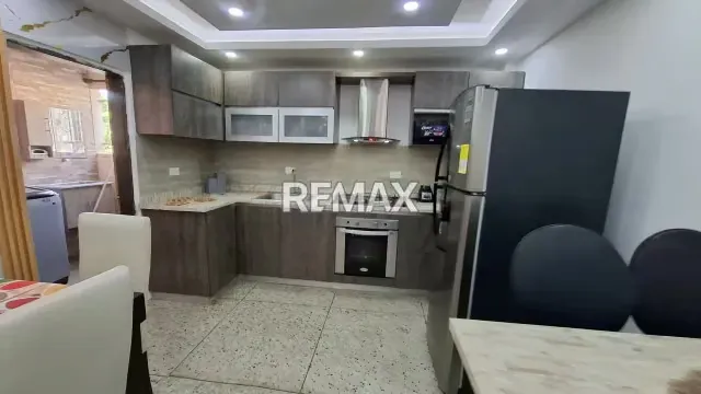 BAJAA SU PRECIO EN VENTA APARTAMENTO ACTUALIZADO Y AMOBLADO URB SAN FRANCISCO