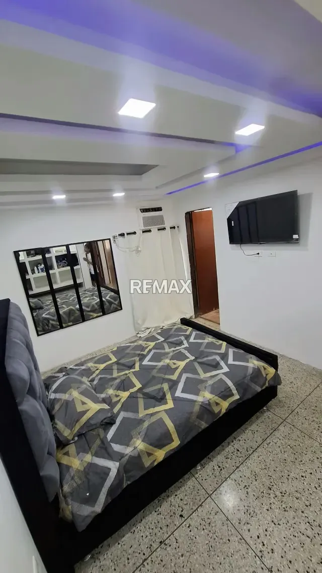 BAJAA SU PRECIO EN VENTA APARTAMENTO ACTUALIZADO Y AMOBLADO URB SAN FRANCISCO - 3